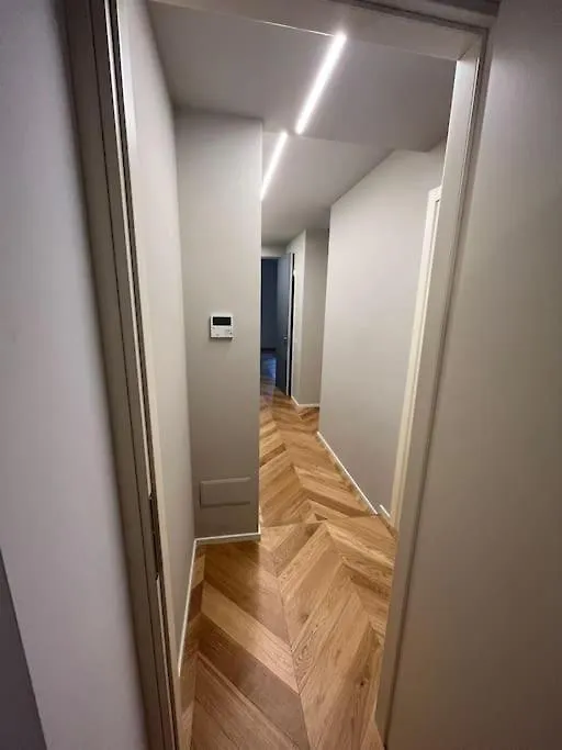 Skyline Three Rooms Apartment Milan