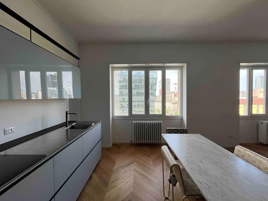 Skyline Three Rooms Apartment Milan