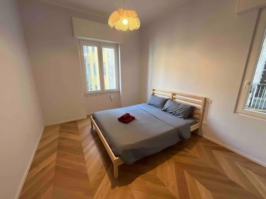 Skyline Three Rooms Apartment Milan