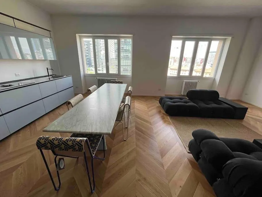 Skyline Three Rooms Apartment Milan Italy