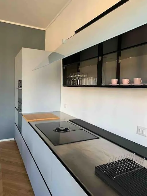 Skyline Three Rooms Apartment Milan