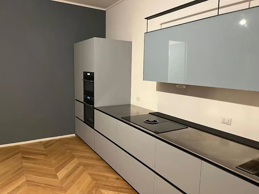 Skyline Three Rooms Apartment Milan