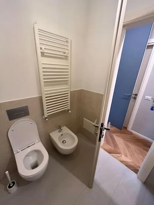 Skyline Three Rooms Apartment Milan