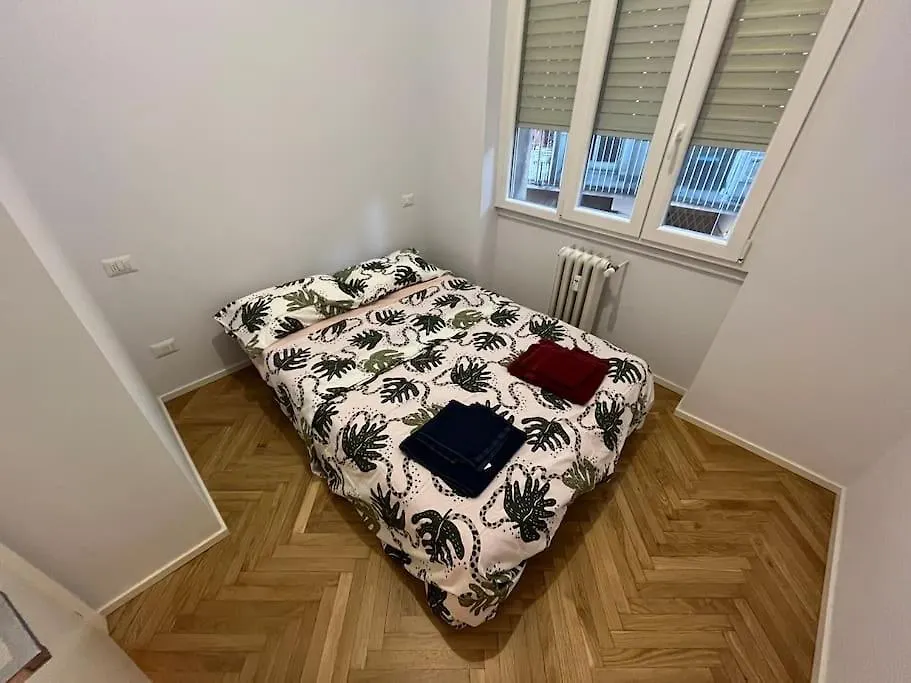Skyline Three Rooms Apartment Milan